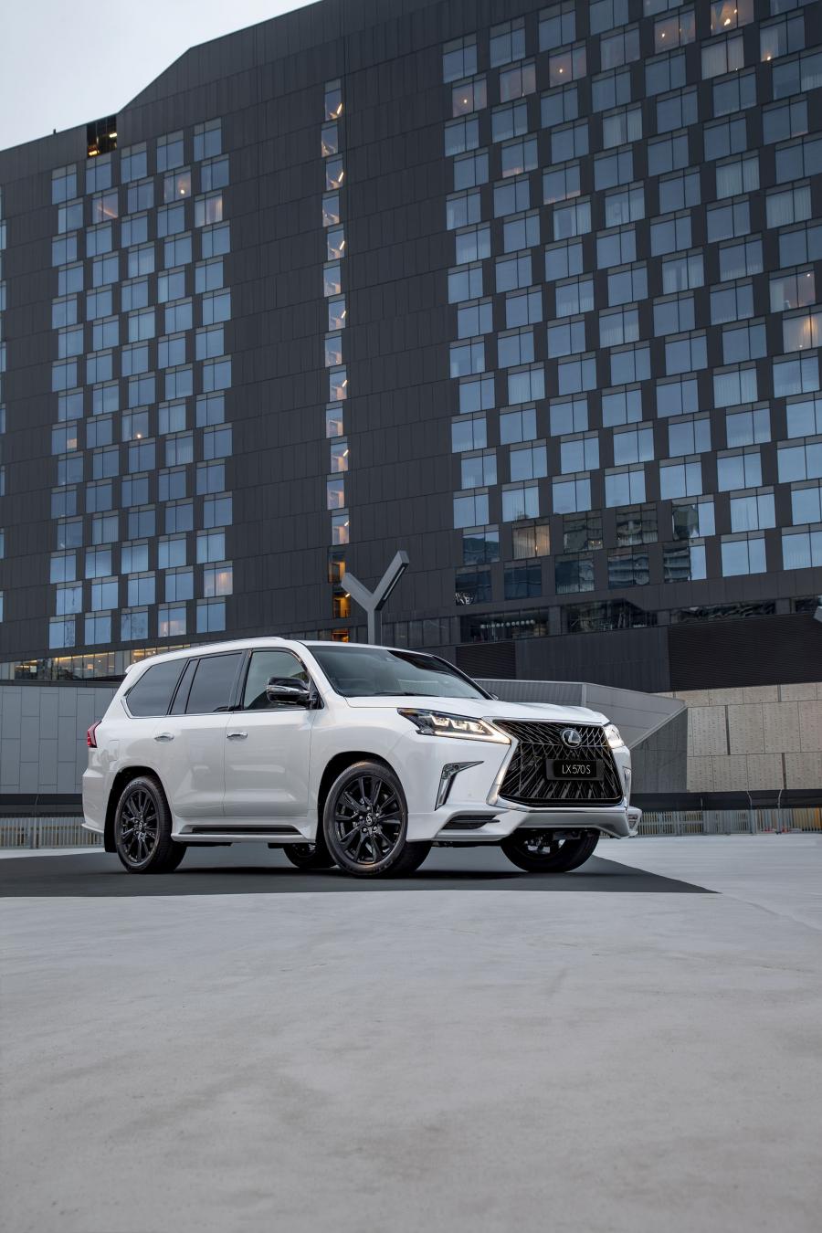  Lexus LX570 S (URJ200) 2018 года  (AU) (фото 6 из 8)